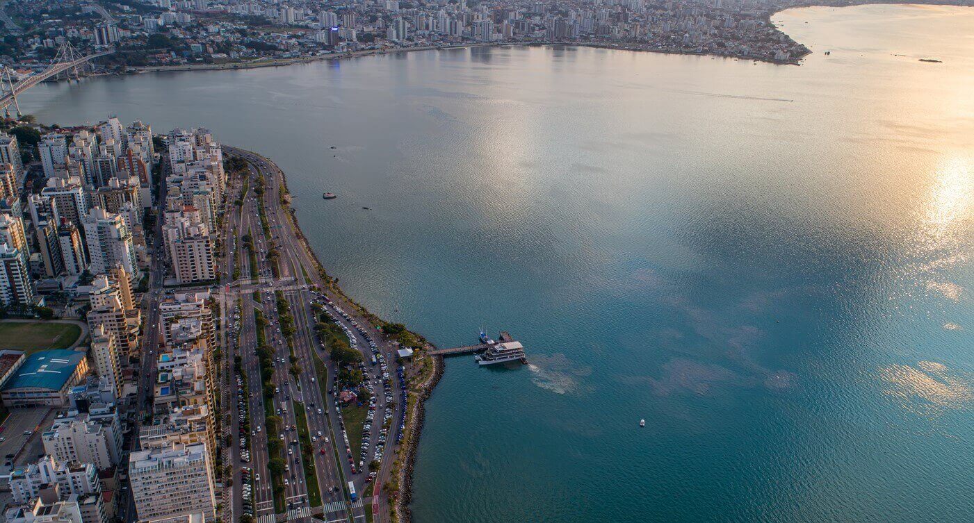 Catamarã Floripa oferece uma experiência de luxo nas festas de fim de ano