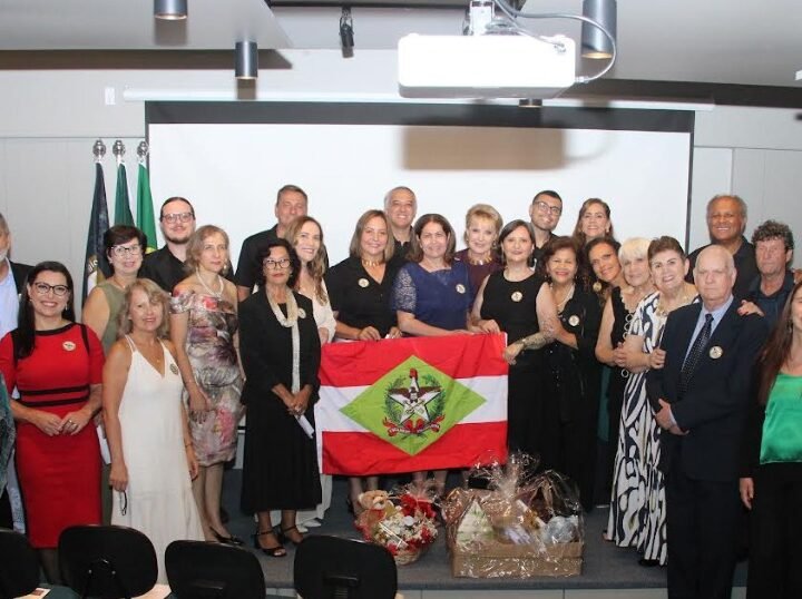 Palhoça vive noite histórica com fundação do Núcleo Cultural da Rede Sem Fronteiras em Santa Catarina