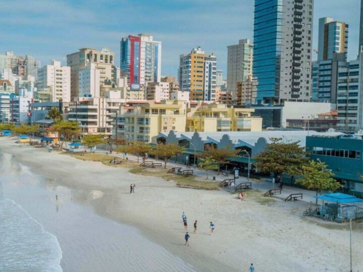 Calçadão Praia Shopping terá telão para assistir jogos da Copa do Mundo e encontro de troca de figurinhas