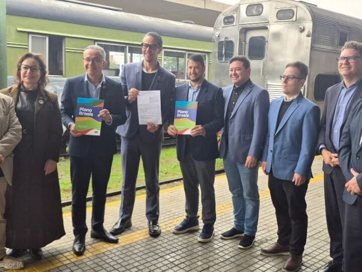 Abottc e Embratur assinam acordo de internacionalização dos trens turísticos brasileiros, em Curitiba