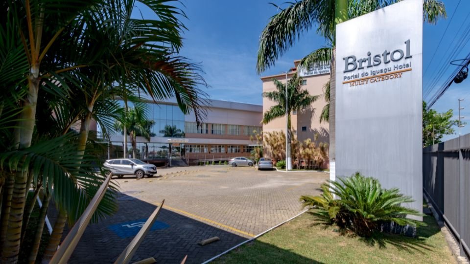 Do roteiro à hospedagem: Guia prático da Rede Bristol para viajar com pets pelo Brasil